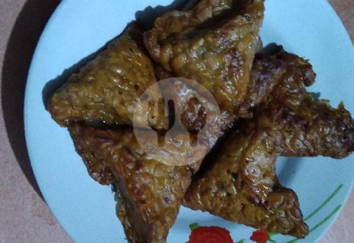 Bakul Tempe Lontrong: Sentuhan Tradisional di Tengah Kota Cilacap